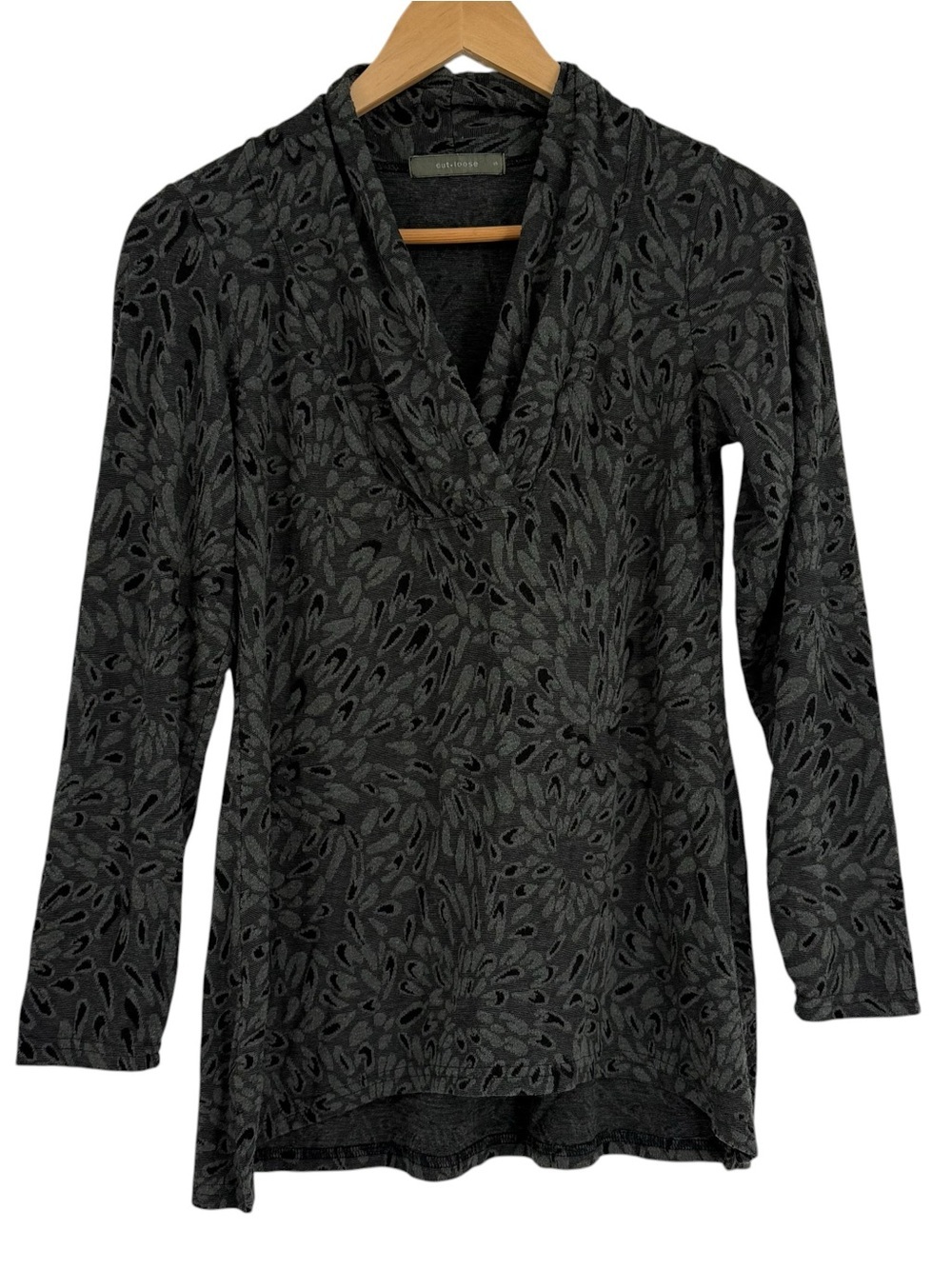 Cut Loose Womens V-Neck Textured Top Gray black Size S Casual Pullover